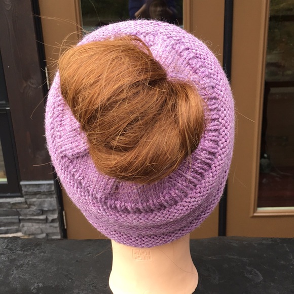 Hand Knit Messy Bun Hat/Toque - Picture 3 of 4